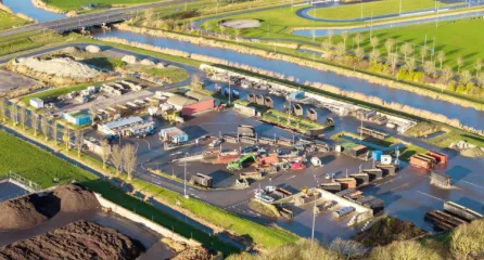 Profielfoto van de milieustraat. Vogelperspectief van een milieustraat